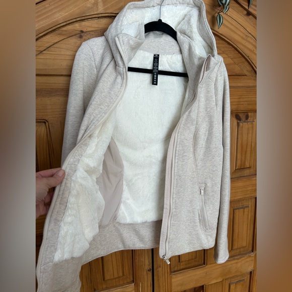 90 DEGREE by Reflex Hoodie with Faux Fur - Picture 4 of 6